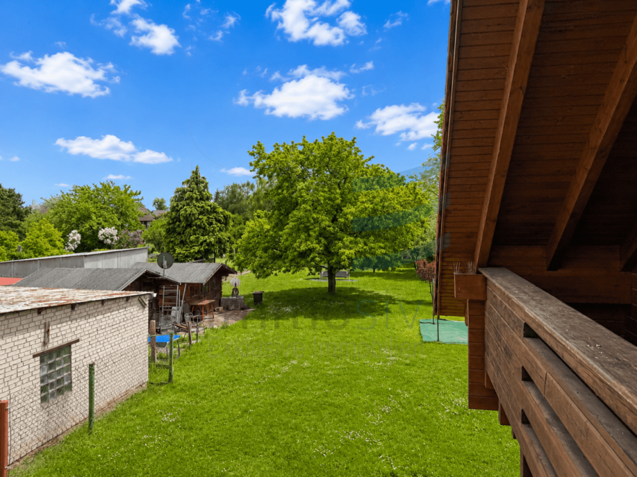 Blick Garten Einfamilienhaus Pessin
