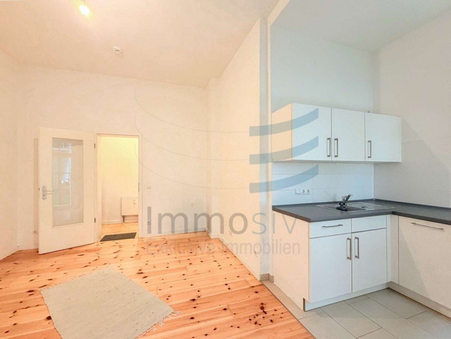 K�che/ Wohnzimmer Blick Flur Erdgeschosswohnung Berlin