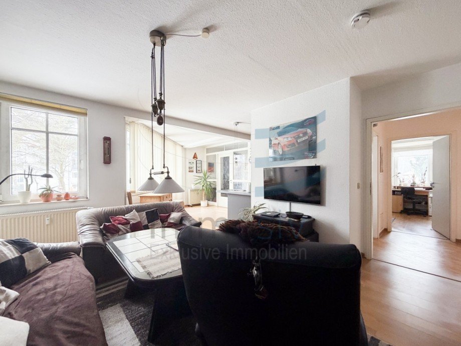 Wohnzimmer Blick Flur und Wohnbereich Erdgeschosswohnung Berlin