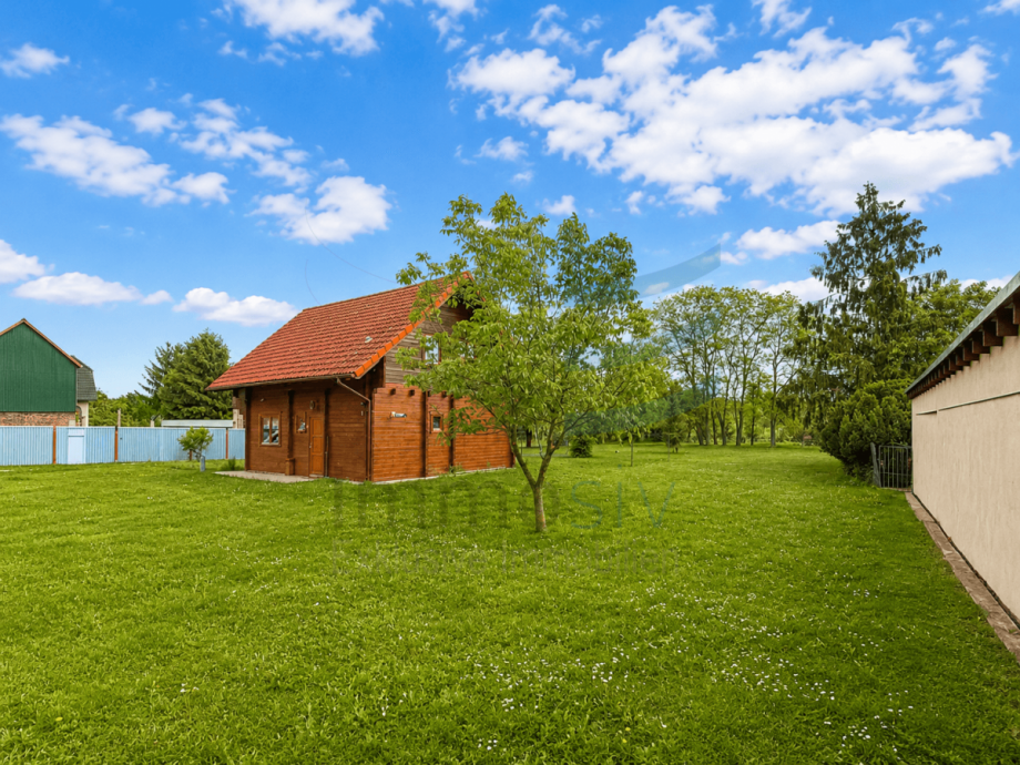 Au�enansicht mit Garten Einfamilienhaus Pessin