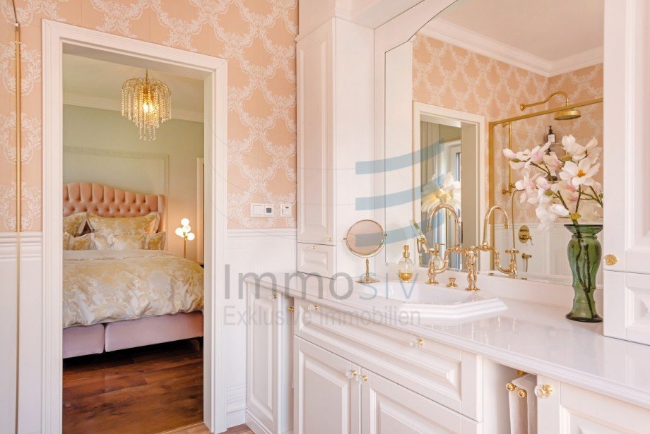 Schlafzimmer mit Bad en Suite Einfamilienhaus Sch�nwalde-Glien