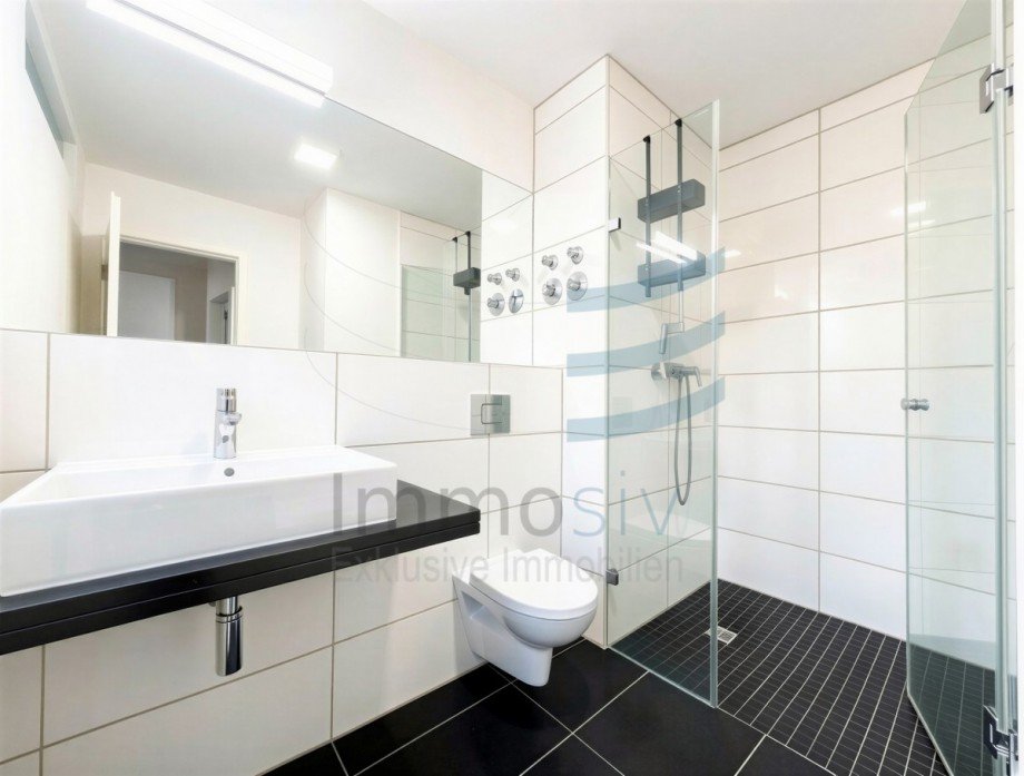 Badezimmer - (KI bereinigt) Etagenwohnung Berlin