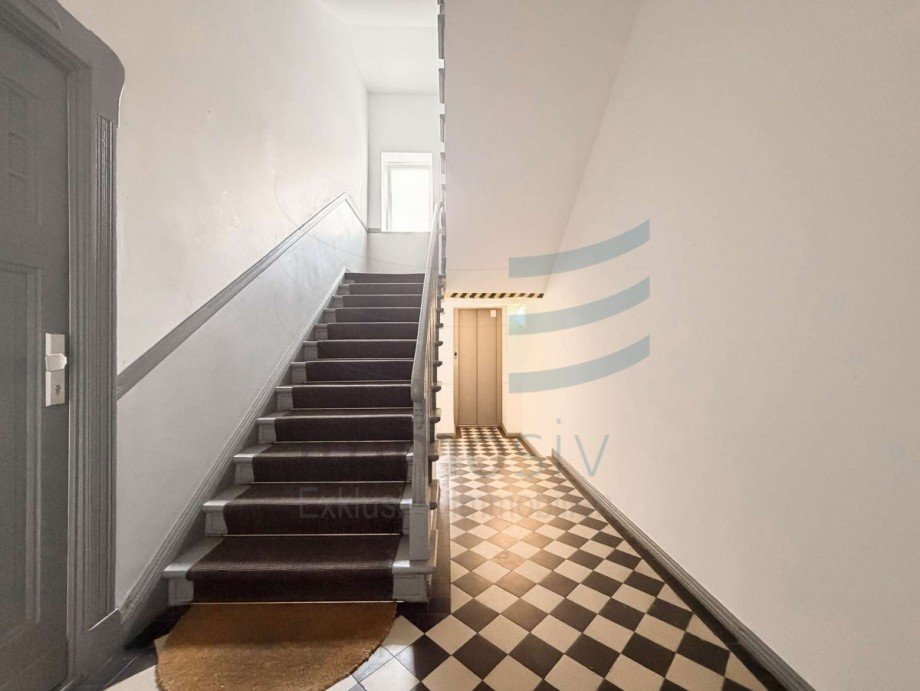 Treppenhaus / Aufzug Dachgeschosswohnung Berlin