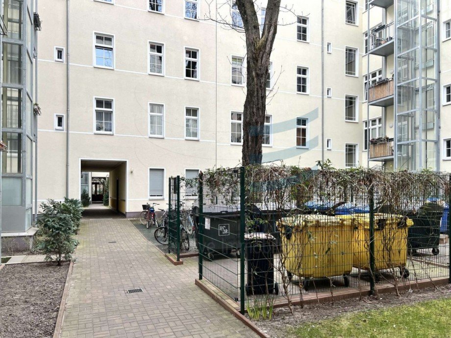 Innenhof mit M�llbereich Erdgeschosswohnung Berlin