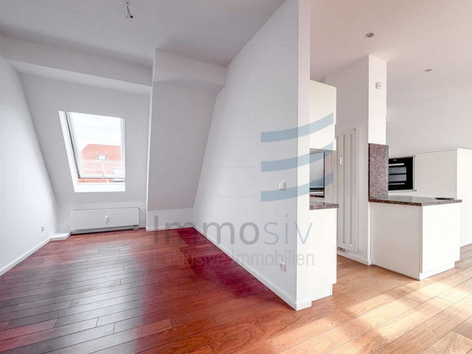 offenes Zimmer mit K�che Dachgeschosswohnung Berlin