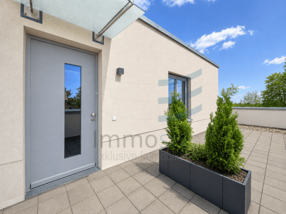 Eingangsbereich KI bearbeitet Penthousewohnung Nauen