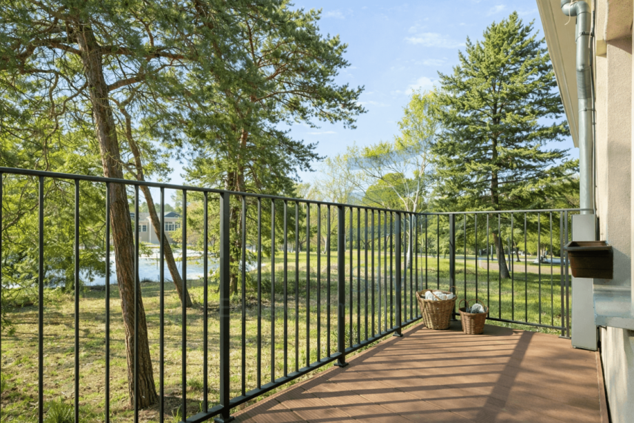 Balkon im Fr�hling (KI) Etagenwohnung Berlin