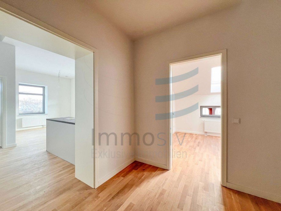 Flur Blick Zimmer 2 Etagenwohnung Nauen