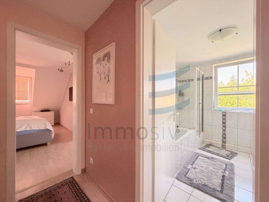 Flur mit Badezimmer Doppelhaush�lfte Falkensee