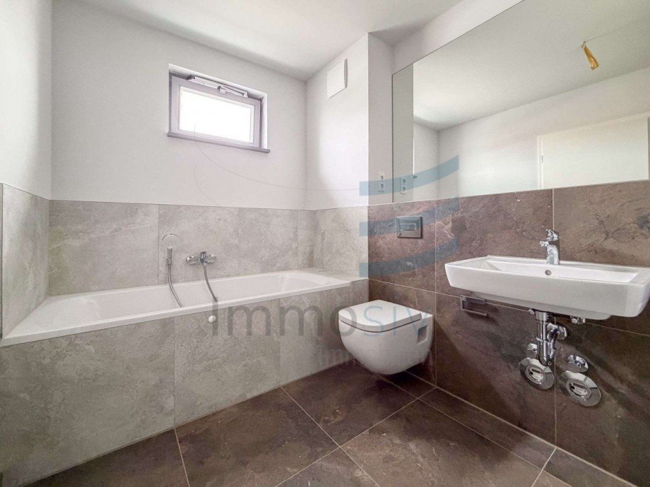 Modernes Badezimmer.jpg Penthousewohnung Nauen