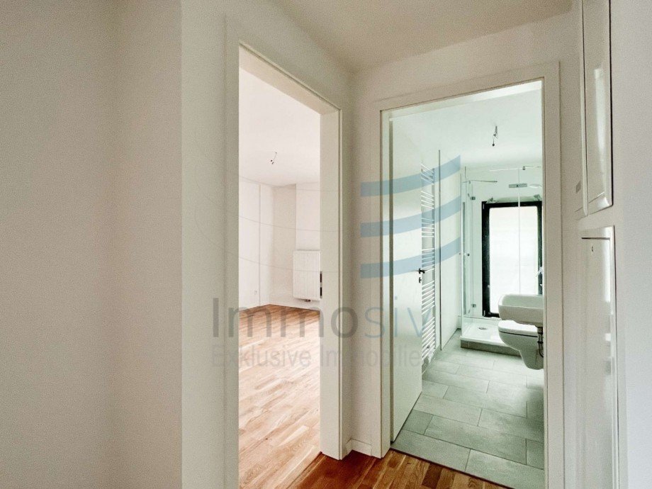 Blick Zimmer und Bd Etagenwohnung Nauen