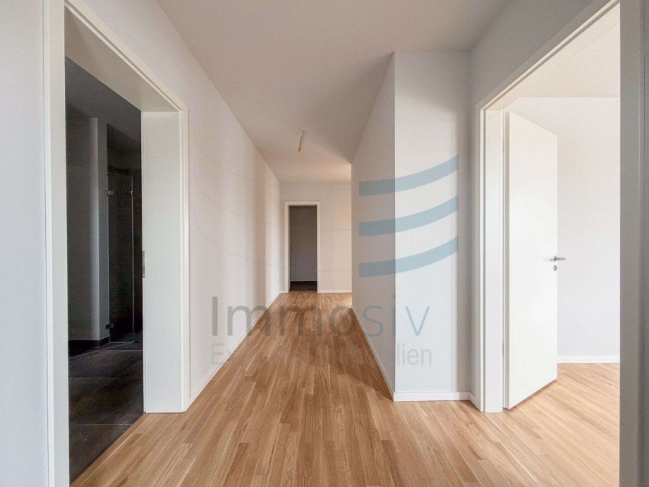 Moderner Flur im Penthouse Penthousewohnung Nauen