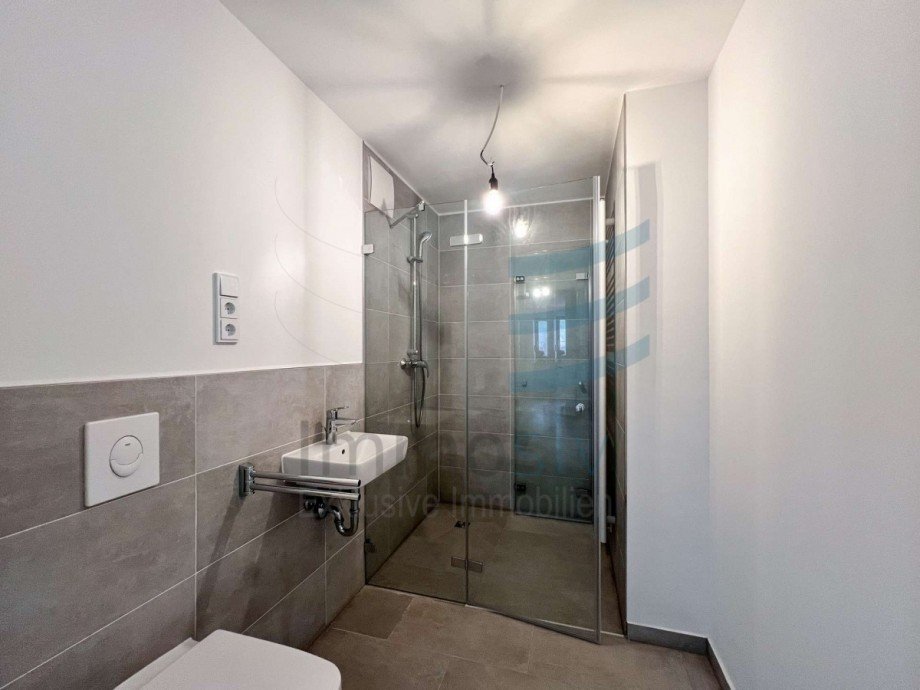 Badezimmer/ Duschbad Erdgeschosswohnung Nauen